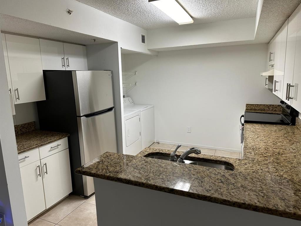 Foto principal - 9625 NW 1st Ct