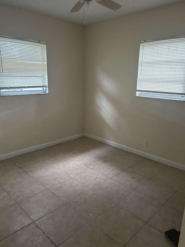 Foto del edificio - 3370 NW 8th Pl