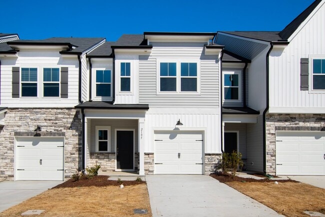 Luxurious 3-Bedroom Townhome Living in the... - Luxurious 3-Bedroom Townhome Living in the...