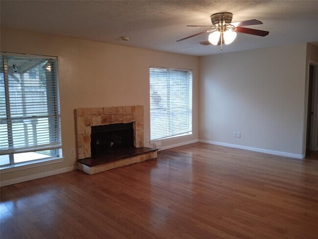 Foto del edificio - 11419 Springland Dr