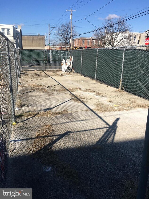 Primary Photo - 1402 S Newkirk St