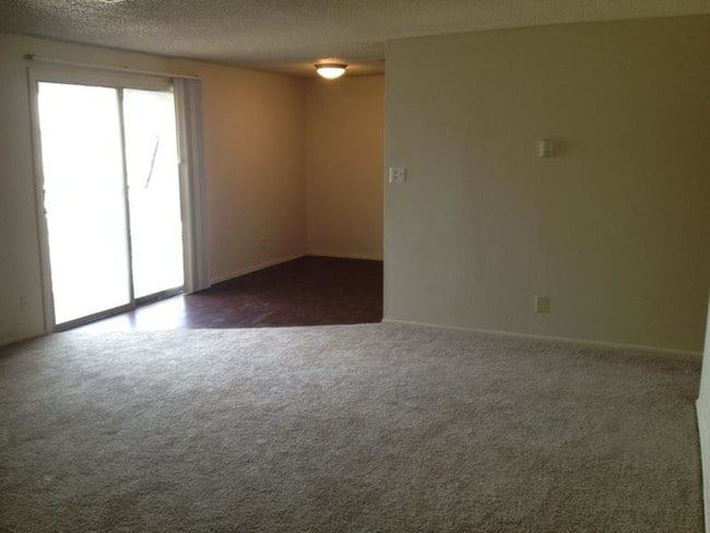 Building Photo - 1238 S Memorial Dr #2 - 302