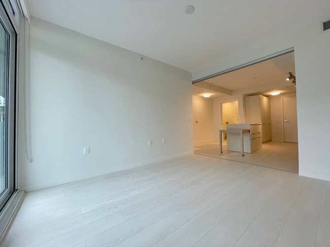 Building Photo - 180 2nd Av E