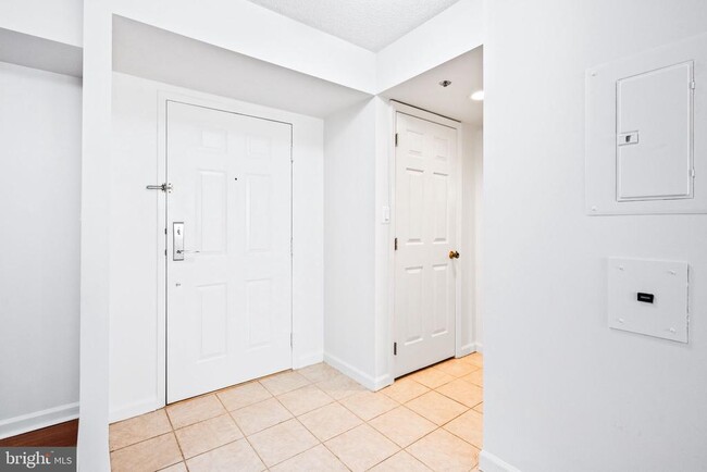 Building Photo - 1200 Braddock Pl