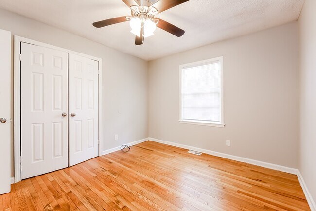 Foto del edificio - Large Brick Home in Established Neighborhood!