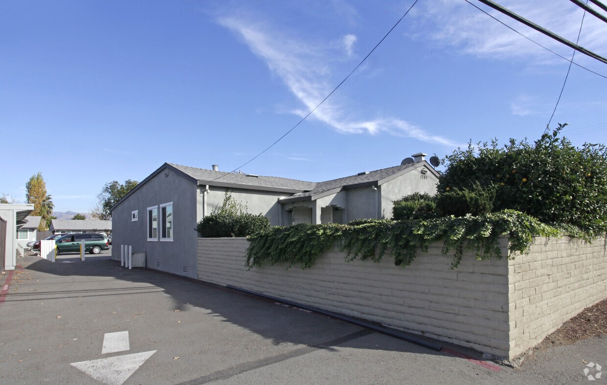 Foto del edificio - 1290 Oakland Rd
