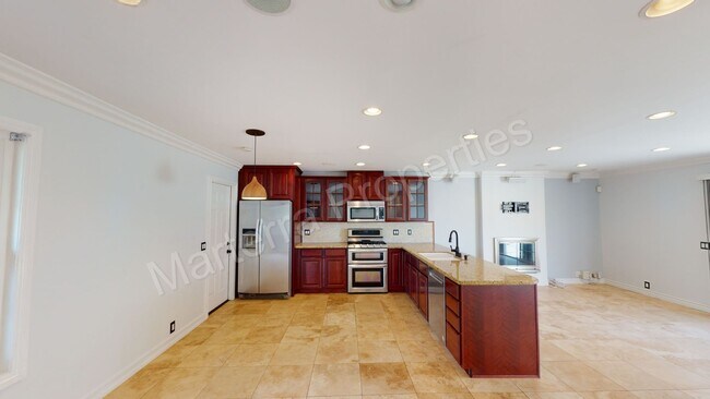 Building Photo - Beautiful 3 Bedroom Home in Huntington Beach