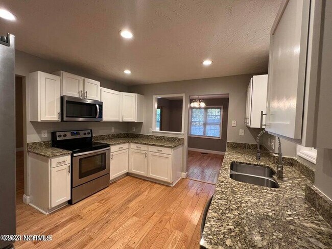 Foto del edificio - 340 Spring Lake Dr