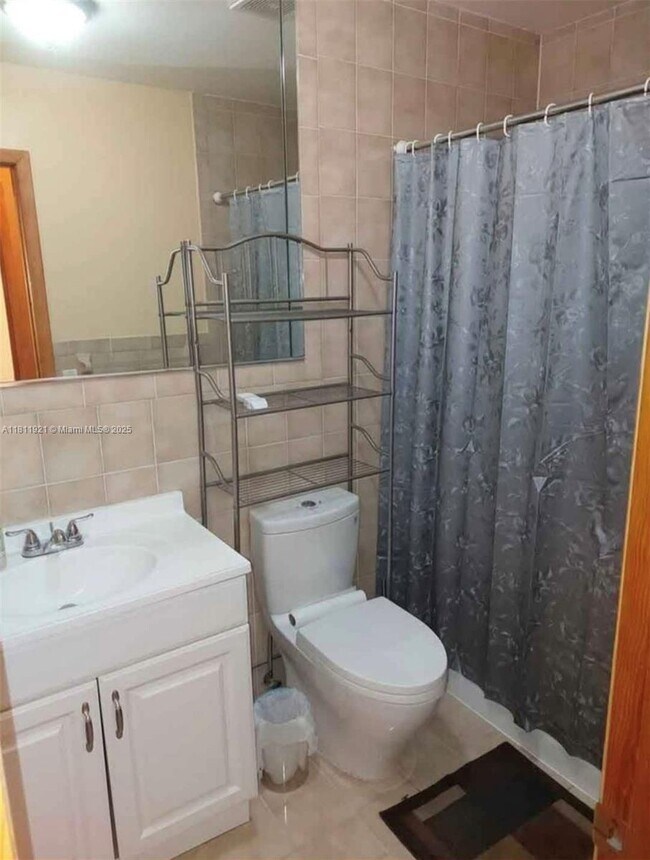 Building Photo - 1050 SW 137th Ct