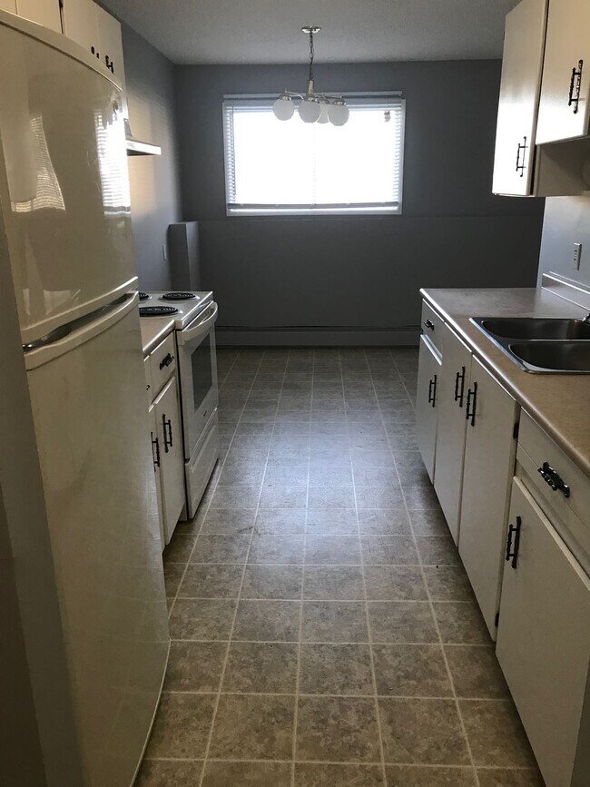Photo du bâtiment - 2 Bed 1 Bath Unit in Red Deer, AB