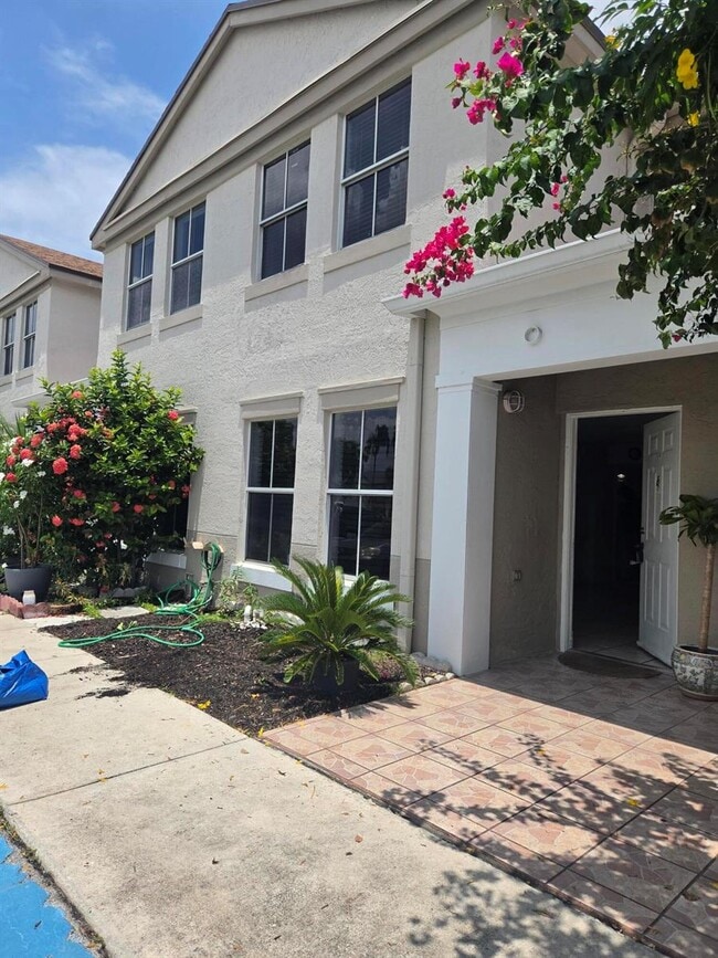 Building Photo - 9187 Fontainebleau Blvd
