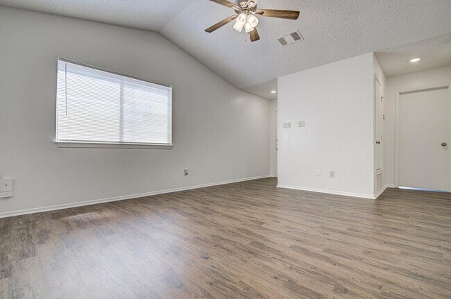 Foto del edificio - 8000 West Gate Blvd