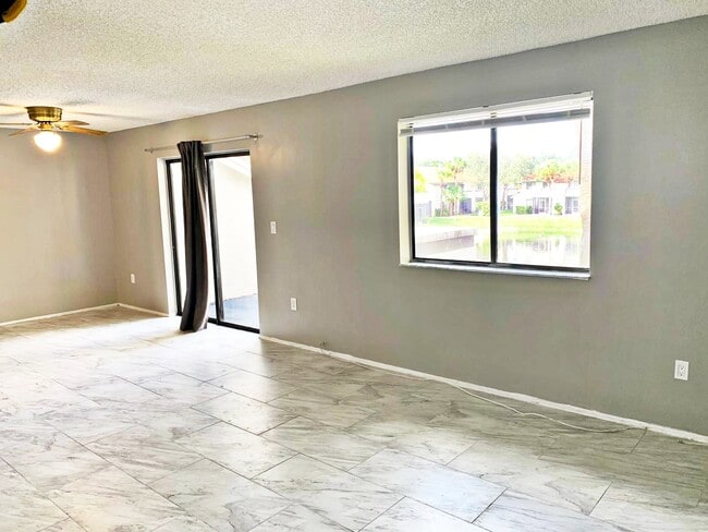Building Photo - 3250 Coral Lake Ln