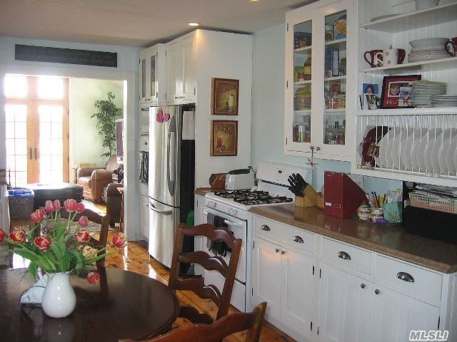 Building Photo - 108 Bayview Ave