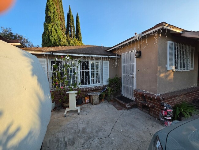 Photo - 1318 W 119th St (Los Angeles, CA) Apartment