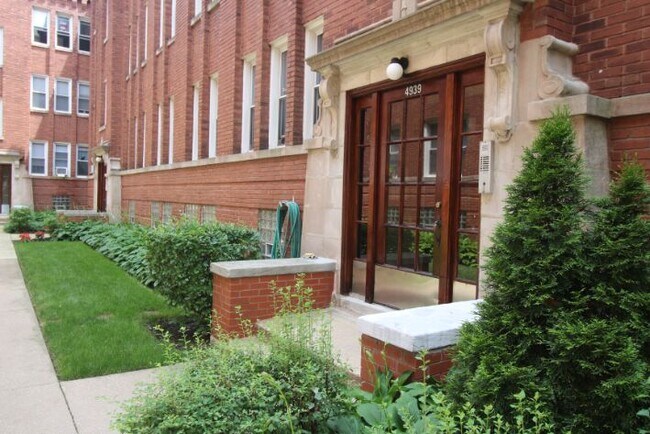 Foto del edificio - 4947 N Whipple St