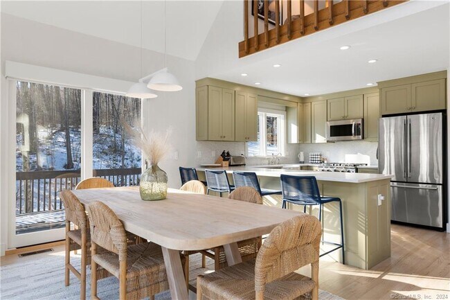 Building Photo - 33 Westmount Rd