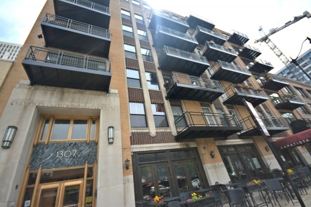 Primary Photo - 1307 S Wabash Ave