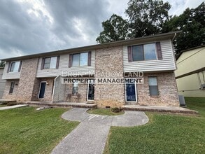 Building Photo - 10409 Victoria Dr