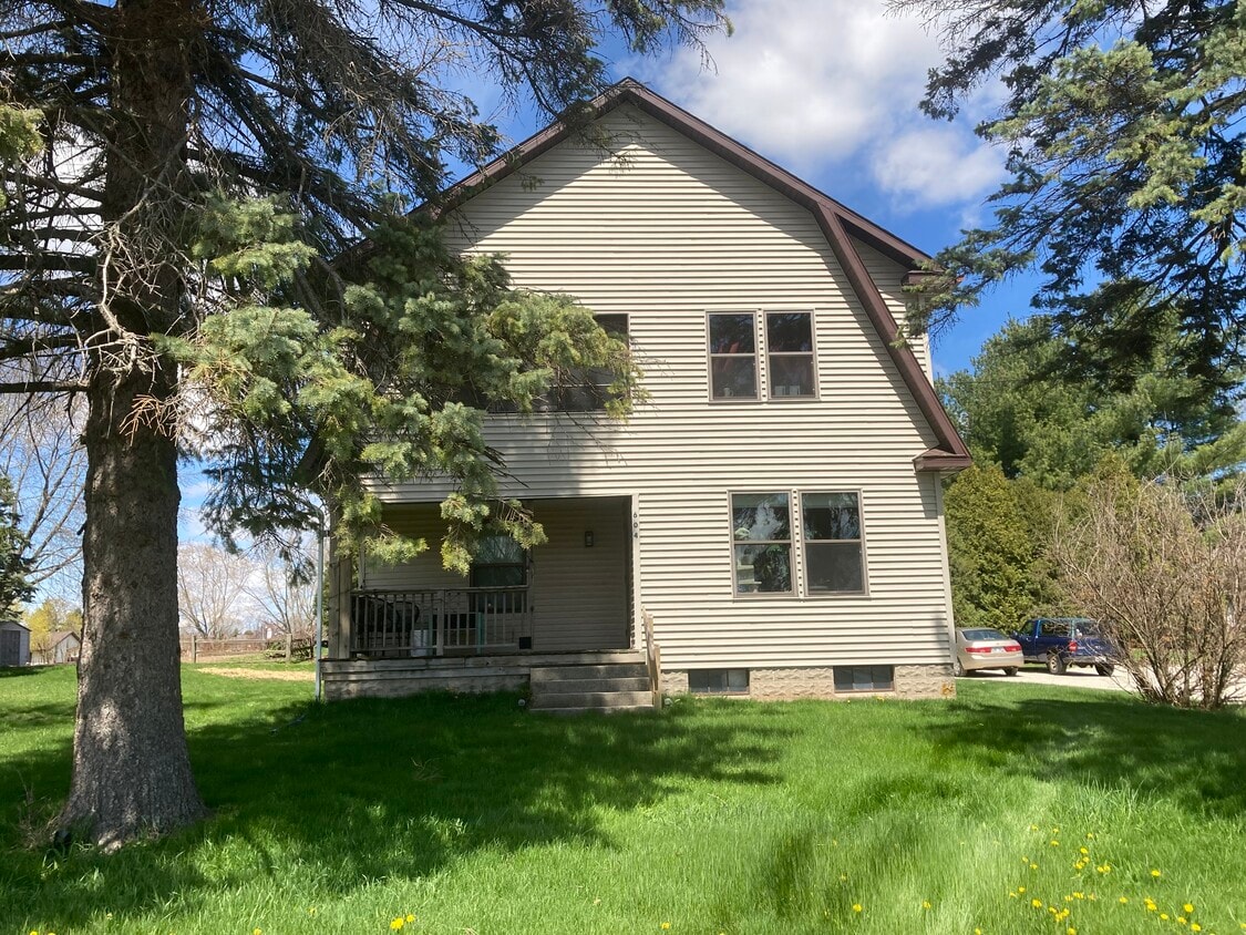 Building Photo - 604 Millersville Ave