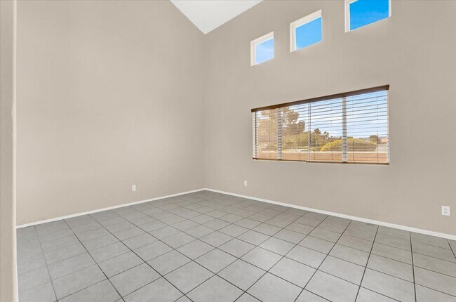 Building Photo - 5199 Souvenir Ln
