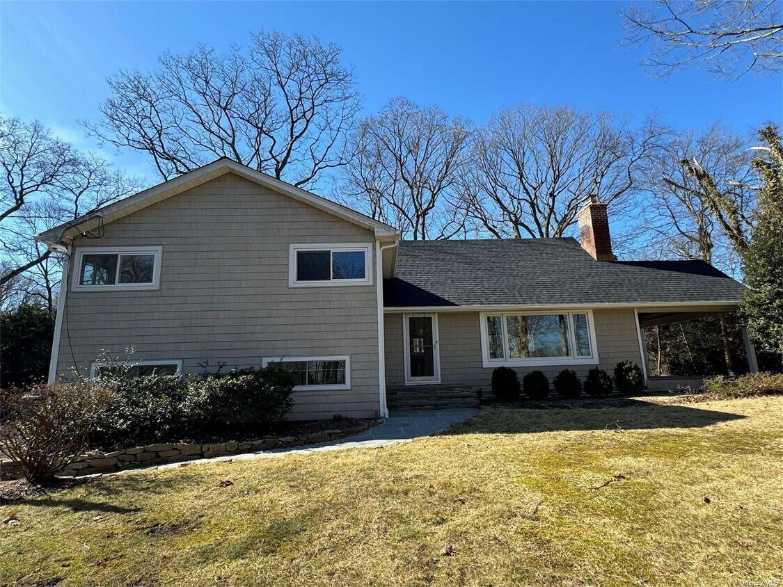 Primary Photo - 10 Ridge Dr