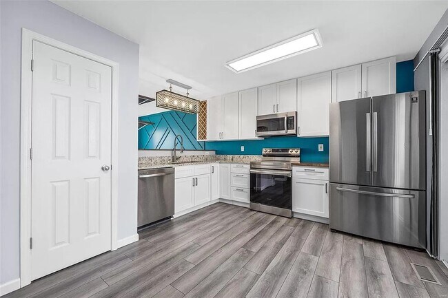 Building Photo - 807 Brookmead Dr
