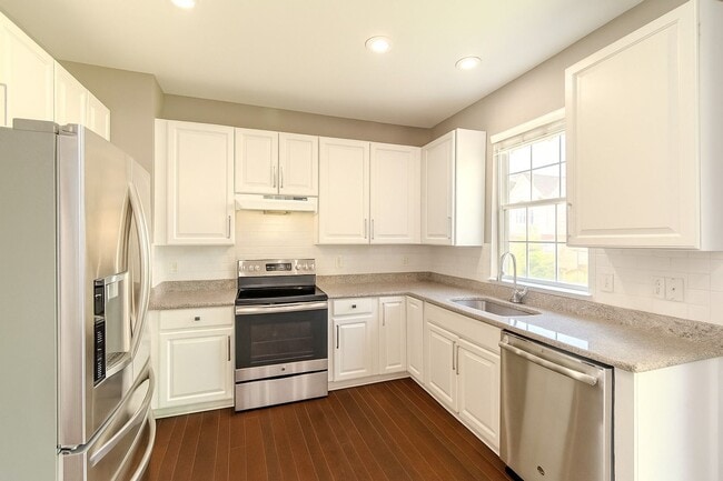 Building Photo - Stunning 2BR/2.5BA Townhouse with Dual Primary Suites, 2-Car Garage & Bonus Loft