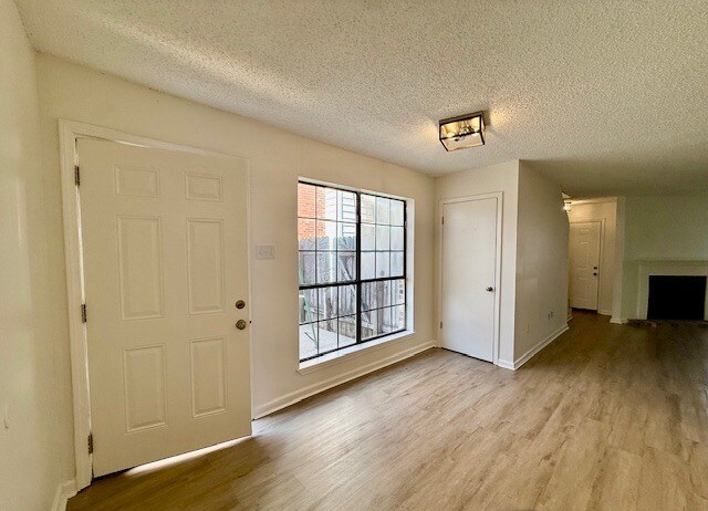 Foto del edificio - 1532 Sharlo Ave