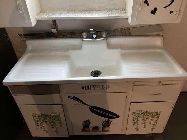 Building Photo - 4004 E 147th St