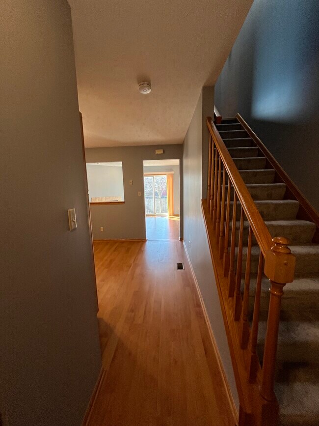 Building Photo - 580 Topaz Ln