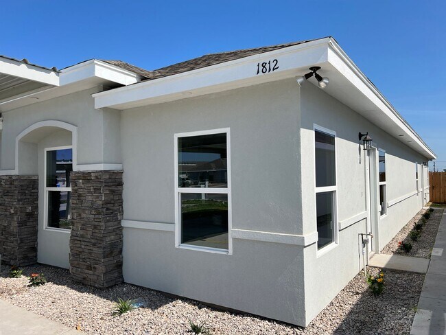 Foto del edificio - 1812 Redbud Ln