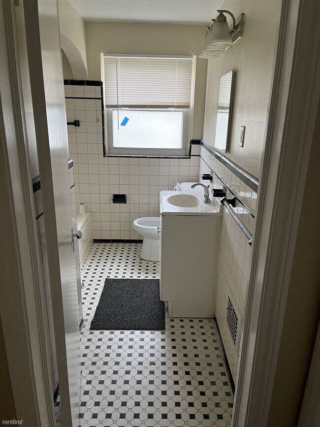 Building Photo - 4 br, 1.5 bath House - 15205 Maplewood Map...