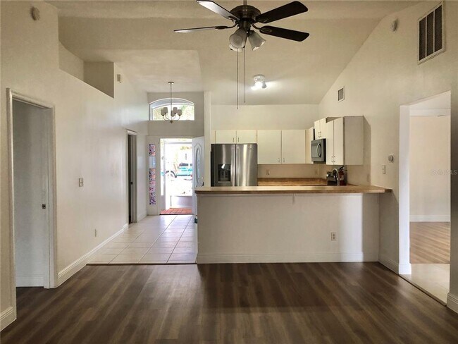 Building Photo - 1409 Whooping Dr