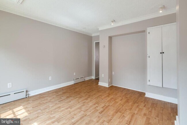 Building Photo - 2553 Salmon St