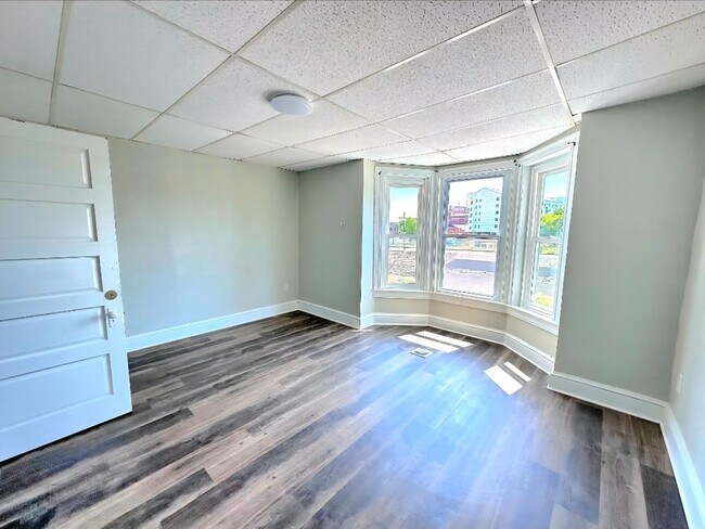 Building Photo - Large 2 bedroom House for Rent