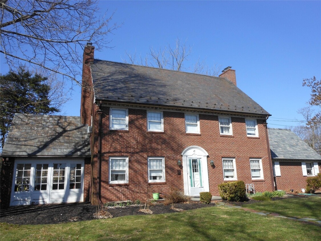 Primary Photo - 47 Monroe St