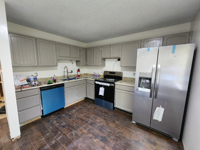Building Photo - 2205 Forest Acres Dr