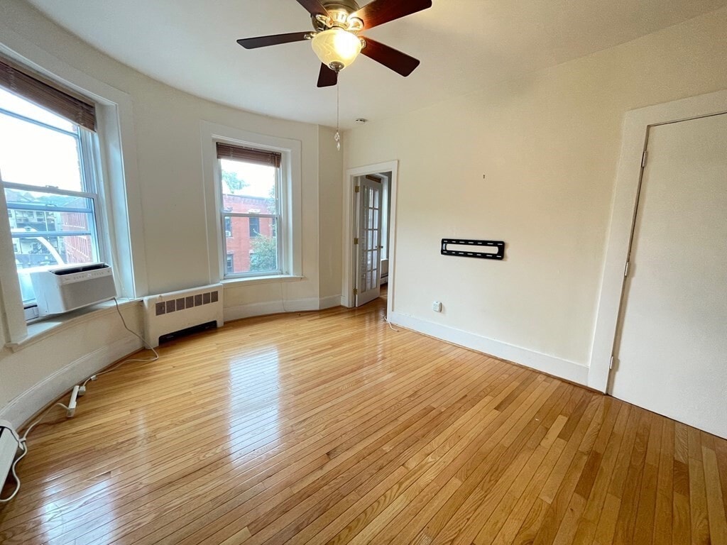Primary Photo - 17 Perry St