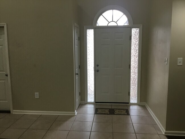 Building Photo - 162 Parkview Road