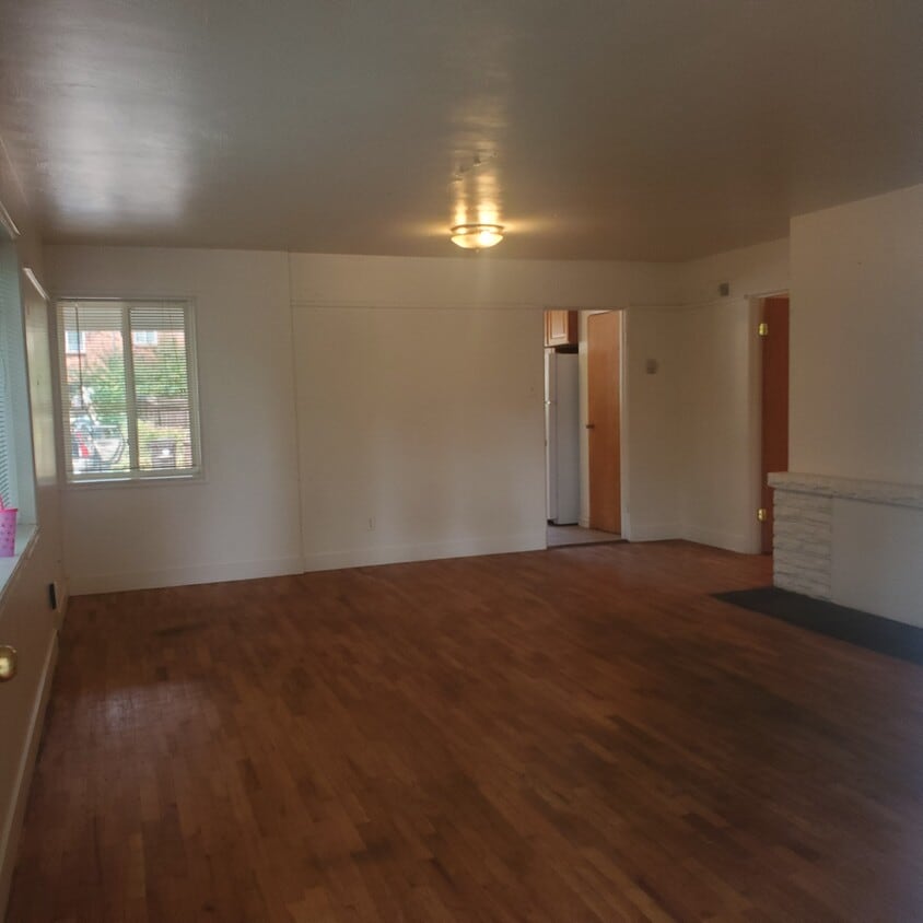 Primary Photo - 745 18th St
