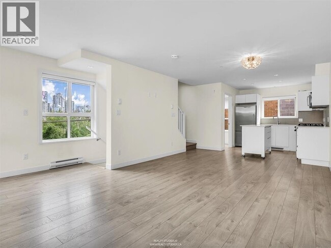 Photo du bâtiment - 1190 W 6th Ave