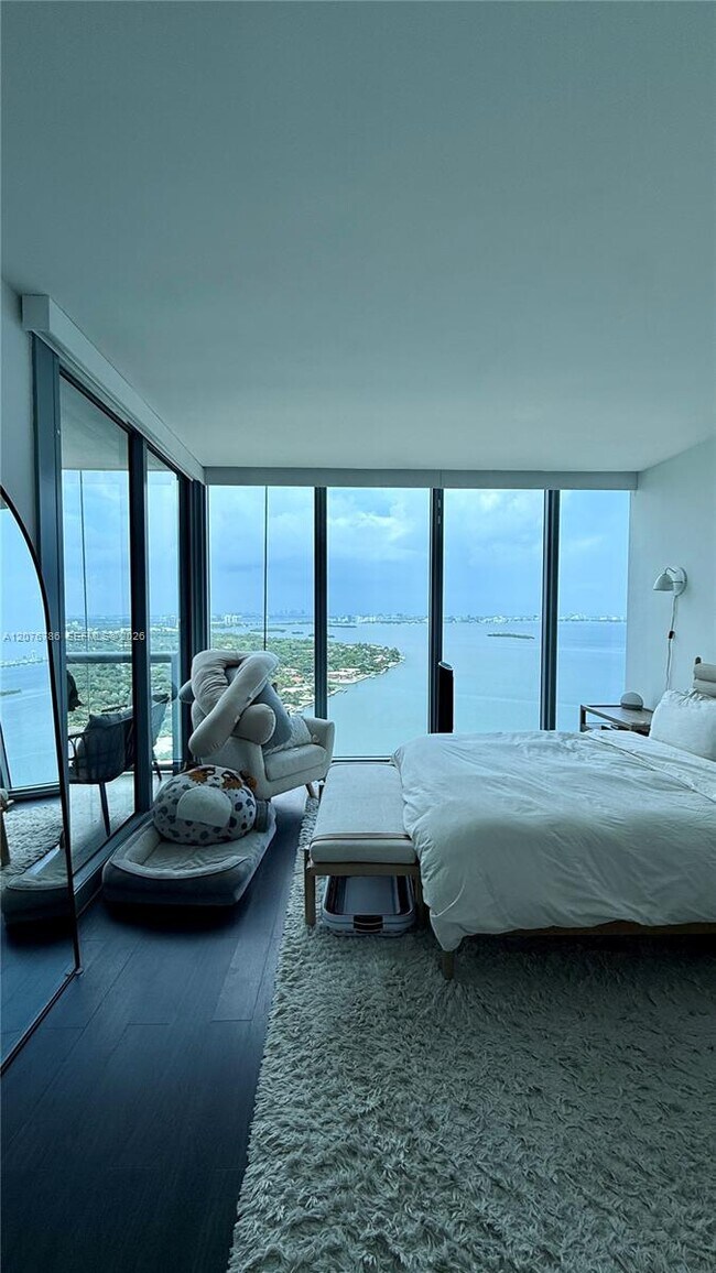 Foto del edificio - 601 NE 36th St