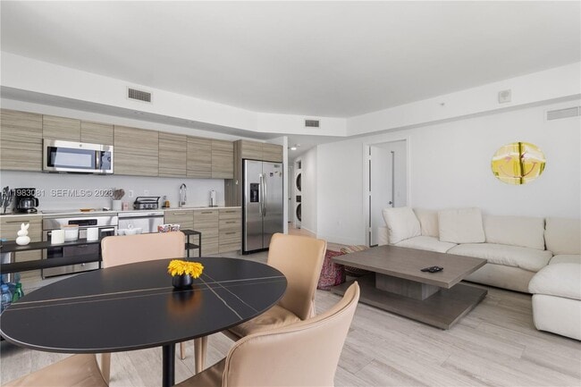 Foto del edificio - 121 NE 34th St