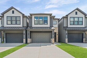 Building Photo - 1228 Wycliffe Dr