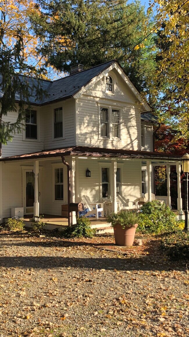 Building Photo - 408 Conover Ave