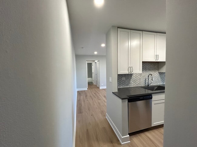 Building Photo - 540 W Aldine Ave