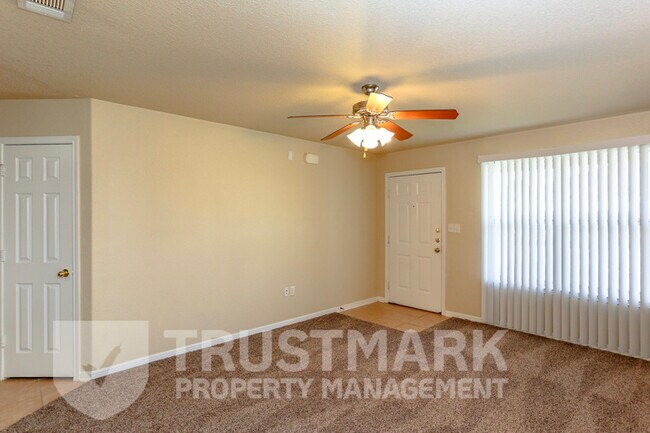 Foto del edificio - 4202 Elms Run Cir