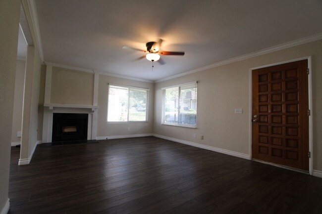 Building Photo - Single-Story 3-Bedroom Redlands Condo in A...