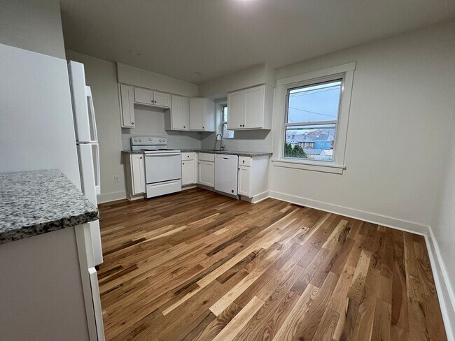 Building Photo - Available August 1, 2026; Lease will end July 27,  2027